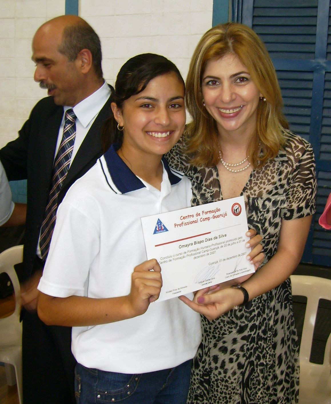 Deputadao Haifa madi com formanda <a style='float:right;color:#ccc' href='https://www3.al.sp.gov.br/repositorio/noticia/03-2008/HAIFA CAMP  GUARUJA A.jpg' target=_blank><i class='bi bi-zoom-in'></i> Clique para ver a imagem </a>